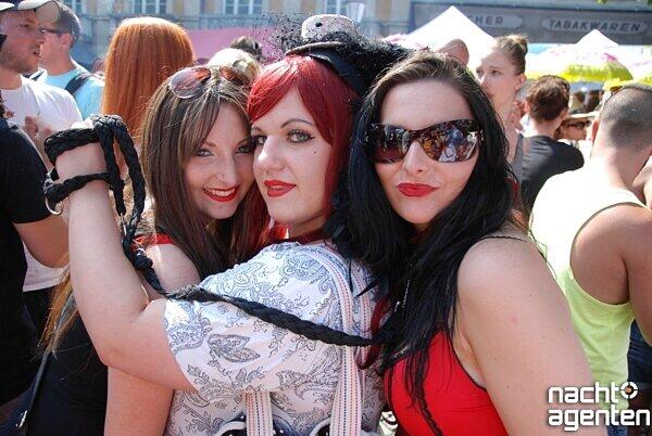 So schrill wird der CSD 2013 in der Münchner Innenstadt gefeiert. Noch mehr Partyfotos unter:  www.nachtagenten.de