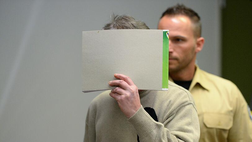 Der mutmaßliche Erpresser hat im Mai dieses Jahres einen mit "Mister X" unterzeichneten Drohbrief an Uli Hoeneß geschrieben und darin 215 000 Euro gefordert.
