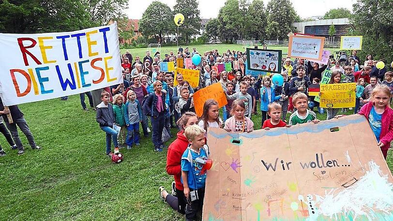 So bunt protestierten Anwohner gegen die Baupläne.