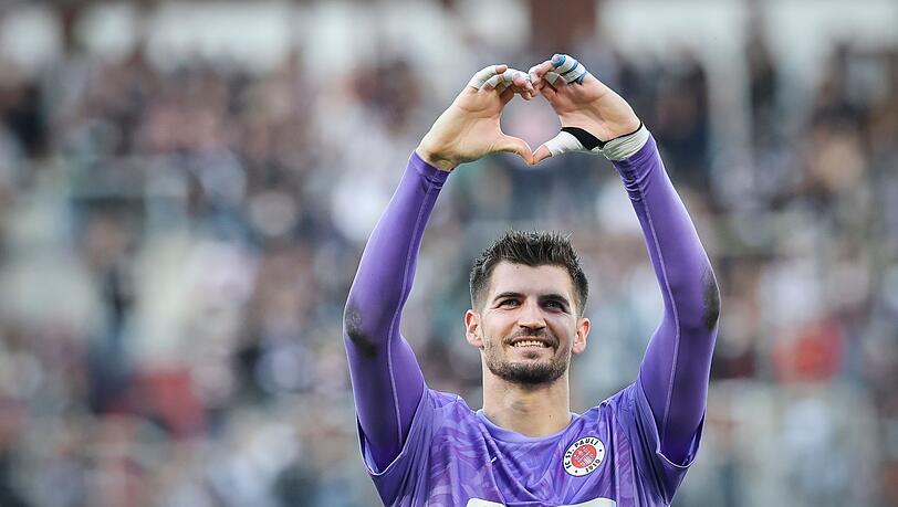 Ist mittlerweile einer der Besten in der Bundesliga: St. Paulis Torwart Nikola Vasilj. (Archiv)