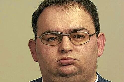 Rufen Sie die Polizei an, wenn Sie diesen Mann sehen. Es ist Bernhard Schneeberger, Nürnbergs schlimmster Sex-Täter.
