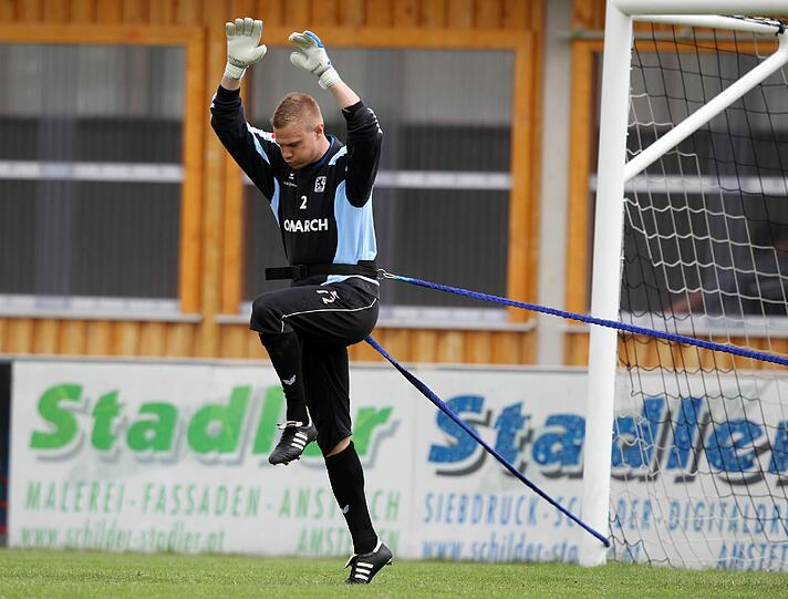 Die Löwen legen sich in Maria Taferl ordentlich ins Zeug: Bankdrücken, Übungen am Gummiseil, Lauftraining - die Bilder aus dem Trainingslager.