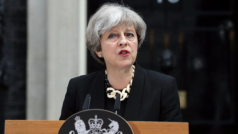 Die britische Premierministerin Theresa May plant eine schärfere Überwachung von Internet und Messengerdiensten.