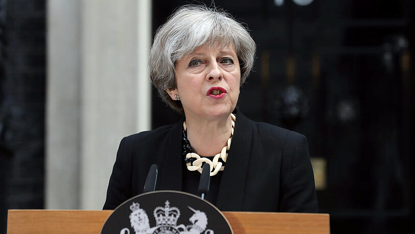 Die britische Premierministerin Theresa May plant eine schärfere Überwachung von Internet und Messengerdiensten. Die britische Premierministerin Theresa May plant eine schärfere Überwachung von Internet und Messengerdiensten.