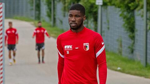 Kevin Danso auf dem Weg zum Training.