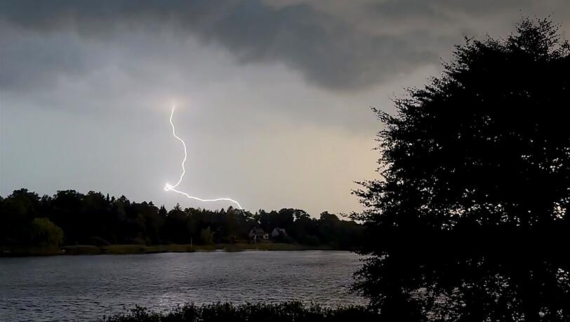 Die Gefahr von Unwettern besteht auch heute, unter anderem im Süden und im Nordwesten. Die Gefahr von Unwettern besteht auch heute, unter anderem im Süden und im Nordwesten.
