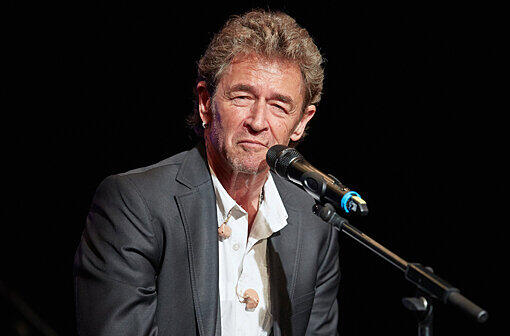 PETER MAFFAY und Band spenden aus den Einnahmen eines Konzerts in Leipzig 100 000 Euro an die &bdquo;Bild&ldquo;-Hilfsorganisation &bdquo;Ein Herz für Kinder&ldquo;. Die Spende soll unter anderem dem Wiederaufbau von zerstörten Schulen und Kindergärten dienen.