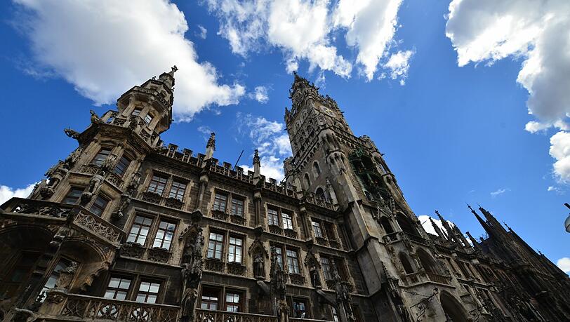 Wie ein Rathaus-Reporter dabei sein, wenn der Stadtrat debattiert. Wie ein Rathaus-Reporter dabei sein, wenn der Stadtrat debattiert.