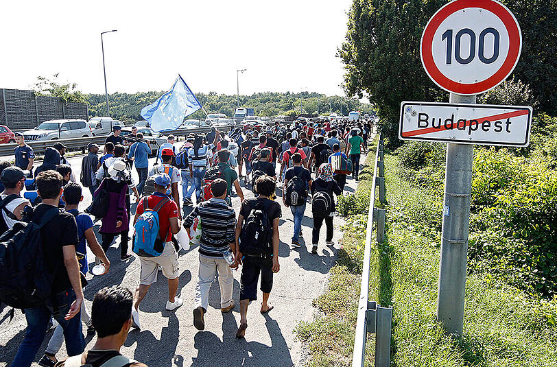 170 Kilometer Fußmarsch haben die Flüchtlinge von Budapest bis zur österreichischen Staatsgrente vor sich.
