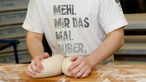Die Zahl der Bäcker- und Metzgerlehrlinge hat sich in den vergangenen zehn Jahren halbiert.