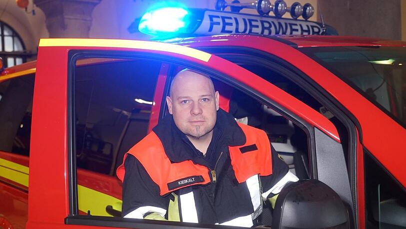 Feuerwehrmann Stefan Kießkalt (45) wurde in der Randale-Nacht im April 2019 am Monopteros im Englischen Garten von Jugendlichen angegriffen. Feuerwehrmann Stefan Kießkalt (45) wurde in der Randale-Nacht im April 2019 am Monopteros im Englischen Garten von Jugendlichen angegriffen.