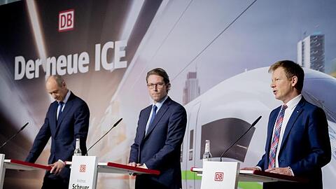 Verantwortliche bei einer Online-Pressekonferenz von Deutsche Bahn, Siemens und Bund. Foto: Christoph Soeder/dpa