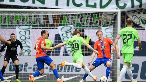 Traf zur Wolfsburger Führung gegen Darmstadt: Patrick Wimmer (M).