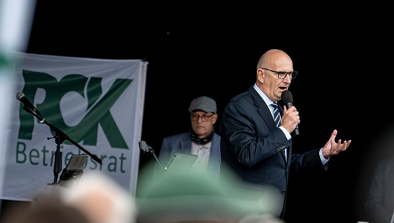 Brandenburgs Ministerpr&auml;sident Dietmar Woidke (SPD) kritisiert die Ank&uuml;ndigung Russlands, kein &Ouml;l mehr aus Kasachstan durch die Pipeline Druschba zur PCK-Raffinerie in Schwedt zu leiten.