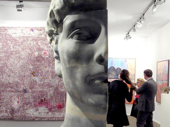 Blick in die Galerie Meessen de Clercq mit der Skulptur "Dechet indexe - Forgotten" von Benoit Maire. Sie ist Teil der Kunstmesse Brafa, die zum 64. Mal stattfindet und zu den ältesten Kunst- und Antiquitätenmessen gehört. Dieses Jahr sind gleich 16 Aussteller neu mit dabei.