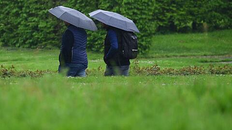 Der Regenschirm war diesen Monat ein ständiger Begleiter.