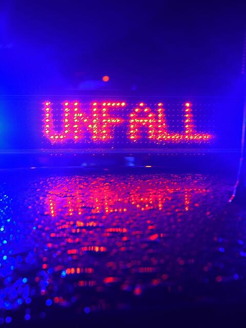 Ein PKW-Fahrer f&auml;hrt einen Zehnj&auml;hrigen auf dem Rad in Pasing an. (Symbolbild)