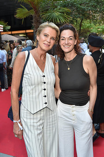 Stefanie Gräfin von Pfuel und Charlotte Gräfin von Oeynhausen Stefanie Gräfin von Pfuel und Charlotte Gräfin von Oeynhausen