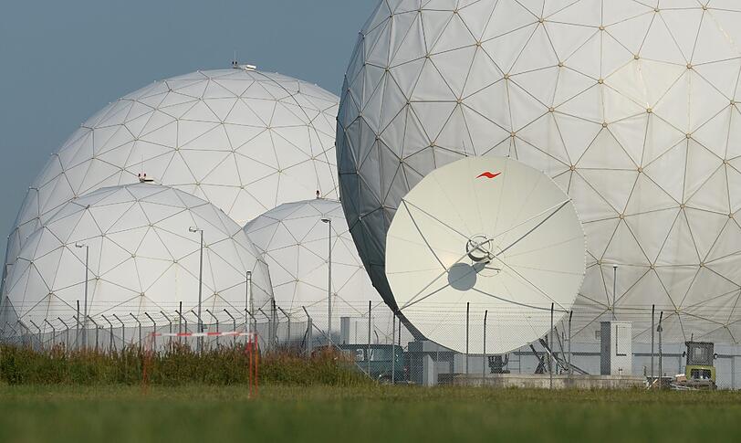 Radome in Bad Aibling im Landkreis Rosenheim. Die Anlage war eine große Abhörbasis des US-Geheimdienstes NSA.