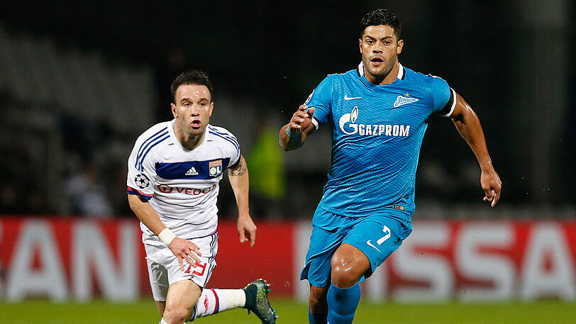 Hulk (r., hier noch im Trikot von Zenit St. Petersburg) wechselte im Sommer 2016 für 55,8 Millionen Euro zu Shanghai SIPG.