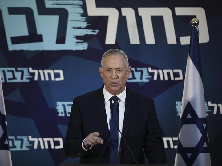 Benny Gantz, Vorsitzender des oppositionellen Mitte-Bündnisses Blau-Weiß, gibt ein Statement.
