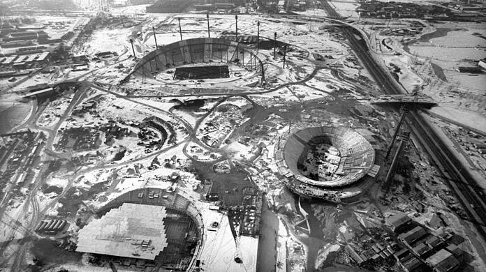 Blick vom Fernsehturm: Noch eindreiviertel Jahre bis Olympia - ob das wirklich alles fertig wird bis dahin?