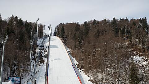 Die Qualifikation für das Skifliegen in Oberstdorf wurde wetterbedingt abgesagt.