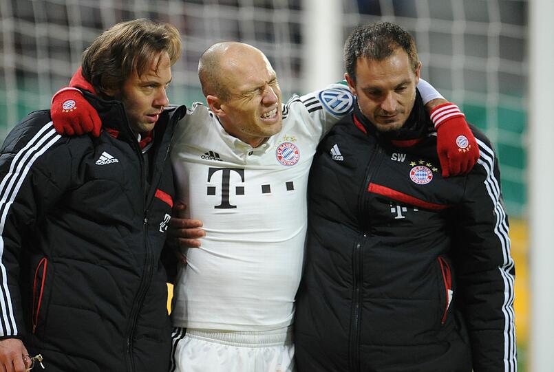Das Foul an Arjen Robben in Bildern!