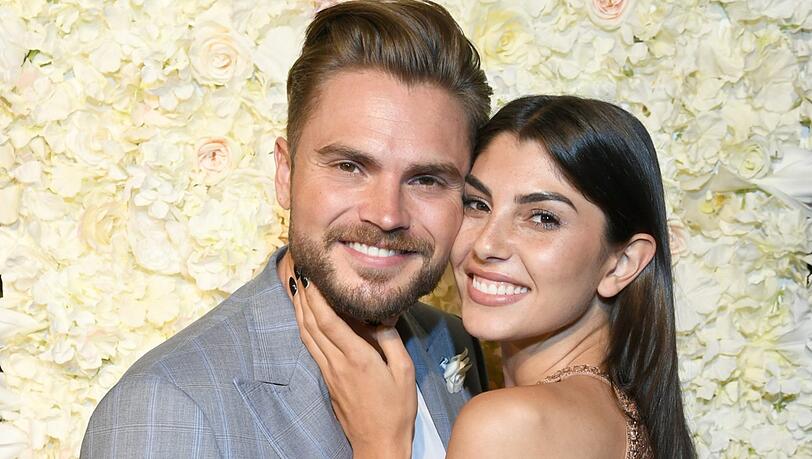 Johannes Haller (31) und Yeliz Koc (26) sind kein Paar mehr, das gab der Ex-"Bachelorette"-Kandidat am 28. Dezember auf Instagram bekannt. Die beiden haben sich 2018 bei "Bachelor in Paradise" kennen und lieben gelernt. Johannes Haller (31) und Yeliz Koc (26) sind kein Paar mehr, das gab der Ex-"Bachelorette"-Kandidat am 28. Dezember auf Instagram bekannt. Die beiden haben sich 2018 bei "Bachelor in Paradise" kennen und lieben gelernt.