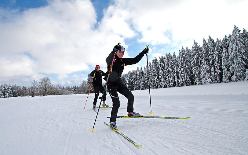 Traumhafter Schnee und himmlische Ruhe beim Langlaufen.