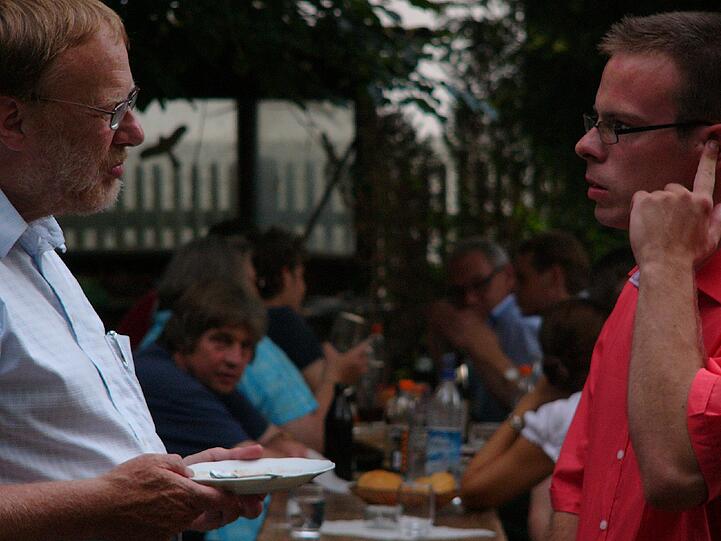 Gute Stimmung und gute Gespräche beim diesjährigen Sommerfest des Ortsvereins der Pasinger SPD beim Bürgerbüro in der Alten Allee.