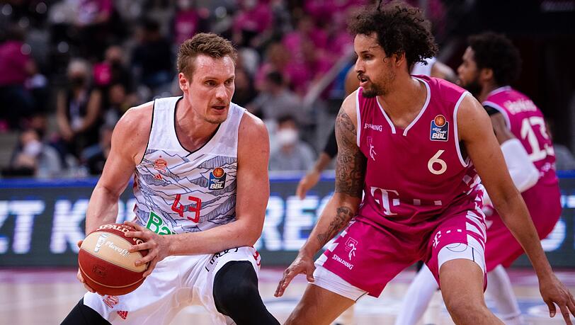 Bayerns Leon Radosevic (links) und sein Team haben in in eigener Halle Matchball. (Archivbild)