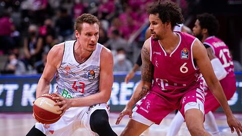 Bayerns Leon Radosevic (links) und sein Team haben in in eigener Halle Matchball. (Archivbild)