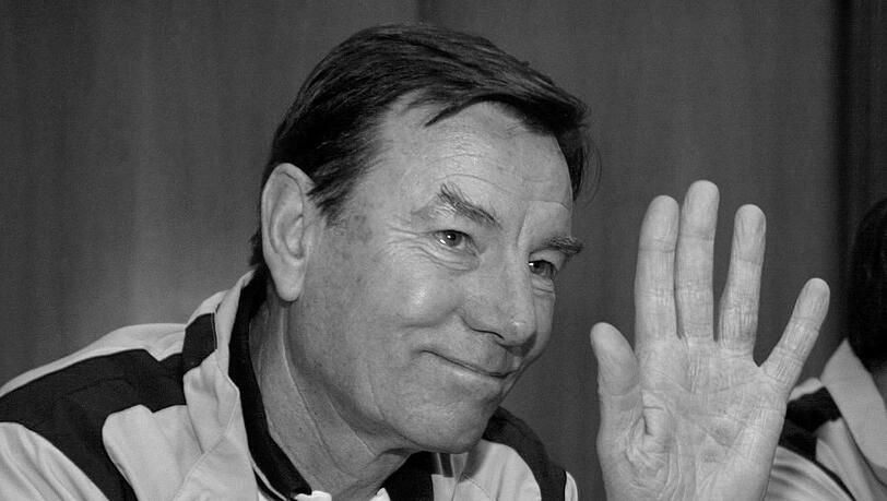 Der frühere Davis-Cup-Teamchef Niki Pilic ist im Alter von 86 Jahren gestorben. Der frühere Davis-Cup-Teamchef Niki Pilic ist im Alter von 86 Jahren gestorben.