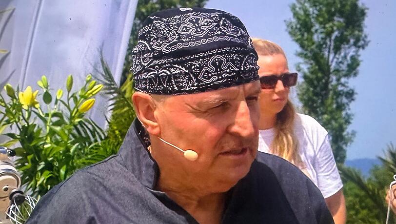 Johann Lafer leidet an Lymphdrüsenkrebs. Die Folgen der Chemotherapie waren bei seinem "Fernsehgarten"-Auftritt bereits zu sehen. Johann Lafer leidet an Lymphdrüsenkrebs. Die Folgen der Chemotherapie waren bei seinem "Fernsehgarten"-Auftritt bereits zu sehen.