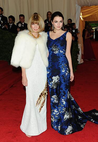 Sänger, Schauspieler, Designer, Stars und Sternchen kamen zur Eröffnung der Ausstellung "Schiaparelli and Prada: Impossible Conversations". Im Bild: Vogue-Chefin Anna Wintour mit ihrer Tochter Bee Shaffer.