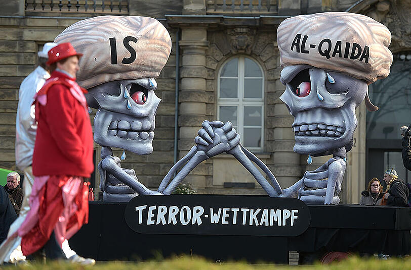 Düsseldorf: Der Motivwagen "Terror-Wettkampf".