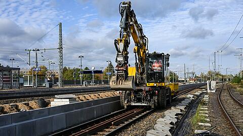 Seit August ist die Fernverkehrsstrecke zwischen Berlin und Hamburg vollst&auml;ndig gesperrt. (Archivbild)