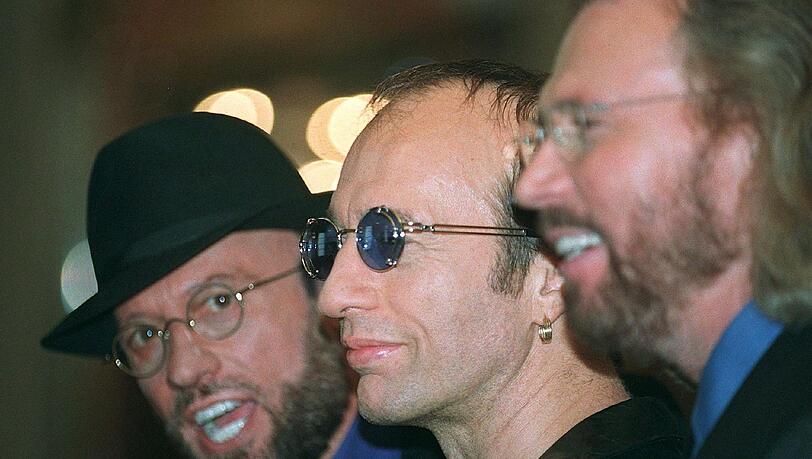 Auch als Songwriter leisteten die Brüder Gibb einen enormen Beitrag zur Popgeschichte. Interpreten wie Barbra Streisand, Diana Ross, Céline Dion und Kenny Rogers sangen Stücke aus ihrer Feder. Auch als Songwriter leisteten die Brüder Gibb einen enormen Beitrag zur Popgeschichte. Interpreten wie Barbra Streisand, Diana Ross, Céline Dion und Kenny Rogers sangen Stücke aus ihrer Feder.