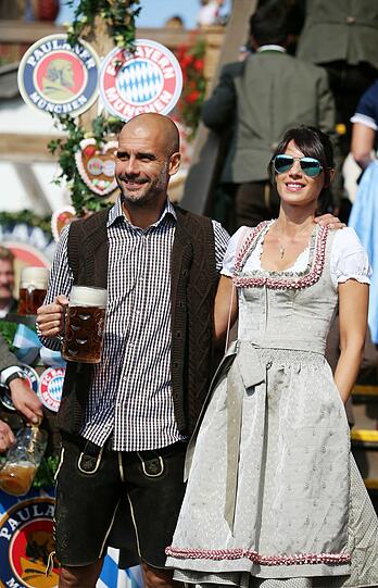 Trainer Josep Pep Guardiola mit Frau Cristina