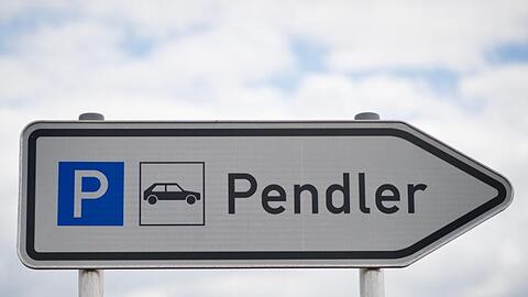 In den vergangenen Jahren ist die Gruppe der Pendler, die in einer Großstadt wohnen, aber an einem anderen Ort arbeiten, gewachsen.