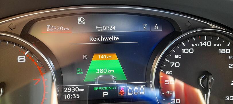 Mit vollem Gas- und Benzintank liegt die Reichweite bei über 500 Kilometern.
