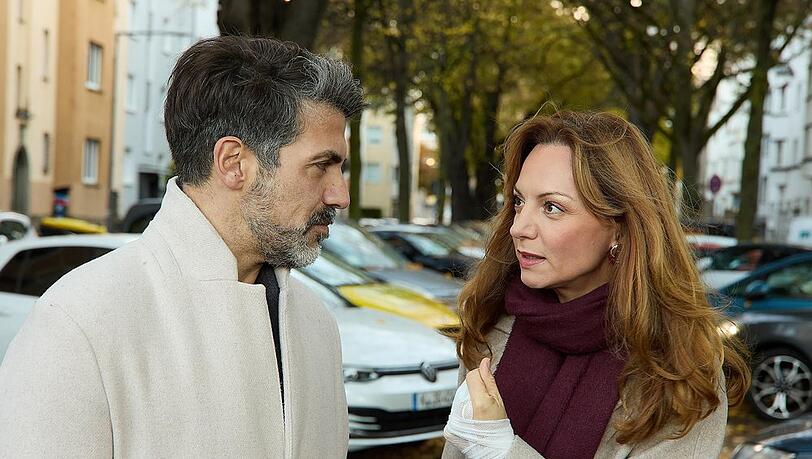 "Unter uns": Dana (r.) versucht betont beiläufig, Unfrieden zwischen Ute und Ferhat (l.) zu säen. "Unter uns": Dana (r.) versucht betont beiläufig, Unfrieden zwischen Ute und Ferhat (l.) zu säen.