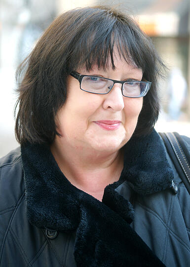 Sieglinde Winkelmair (55),
Beamtin: &bdquo;Ich habe einen
Sohn. Aber das ist jedermanns
eigene Angelegenheit.
Besser, sich bewusst von
vornherein dagegen zu entscheiden
als aus Karrieregründen
abzutreiben: Das finde
ich nämlich wirklich schrecklich
und inakzeptabel.&ldquo;
