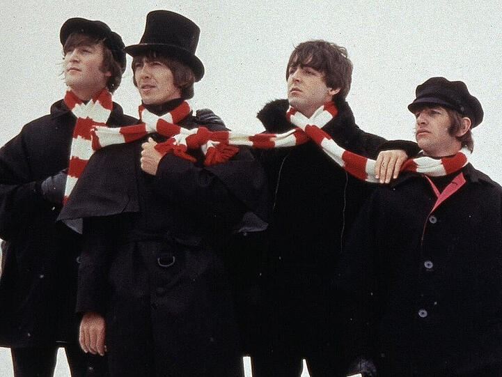 Ringo Starr (r.) mit seinen Beatles-Kollegen im Film "Help!" von 1965
