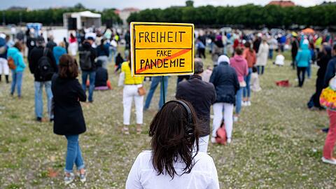 Rund 700 Demonstranten fanden sich am Samstag auf der Münchner Theresienwiese ein.