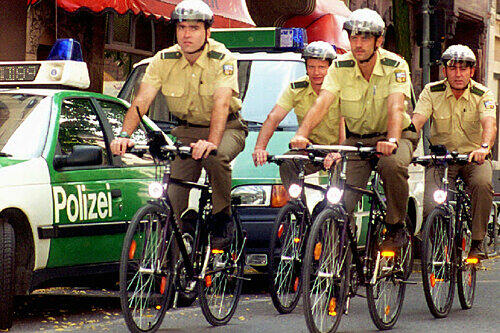 Radeln statt Streifenfahrt? Sicherlich nicht &ndash; auch wenn die Polizei wegen der hohen Spritpreise stöhnt. Allerdings: Gut täte es vielen Beamten, in die Pedale zu treten!