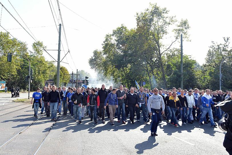 Vor dem Revierderby: Bilder von der Anfahrt der Fans