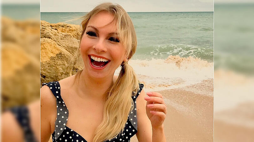 Lebensfroh und wunderschön: Susanne Klehn im Portugal-Urlaub.