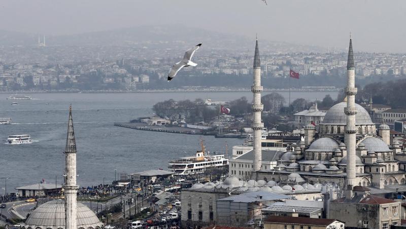 Blick auf Istanbul. Zur Zeit leben etwa 16 Millionen Menschen in der Metropole am Bosporus.
